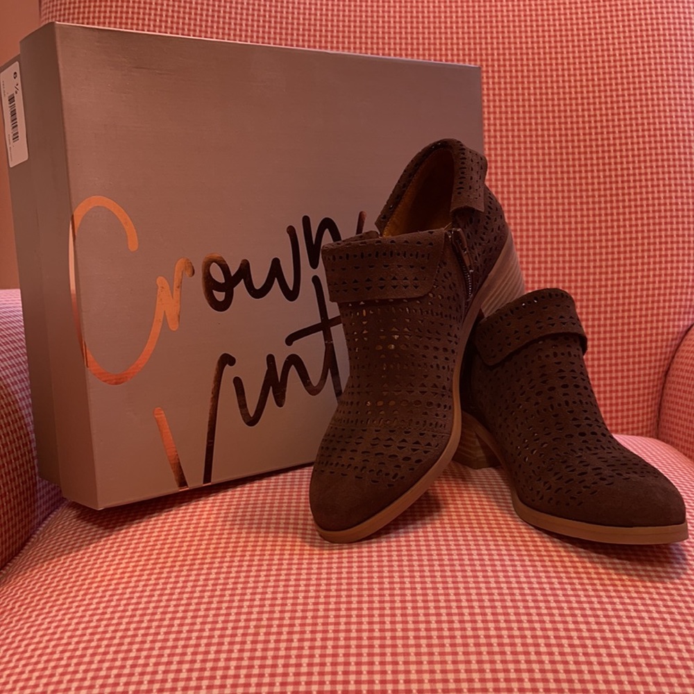 NIB Crown Vintage Tesla dark brown size 6.5